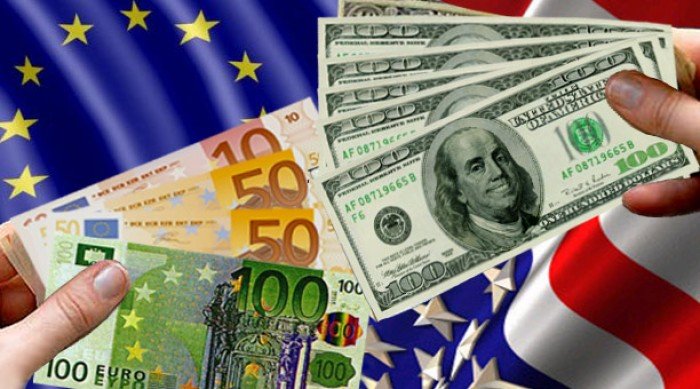 Ce se intampla cu banii?! Euro scade, dolarul și francul cresc