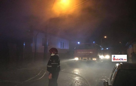 VIDEO  Pagube foarte mari in urma unui foc devastator la Anina din cauza unui cos de fum