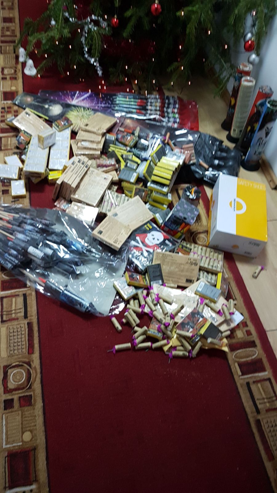 Mii de articole pirotehnice confiscate de politistii caraseni