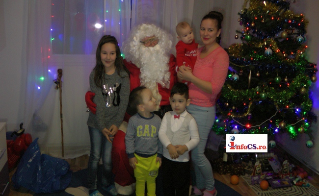 VIDEO Moş Crăciun a sosit aseară la copiii cuminți din Reşita