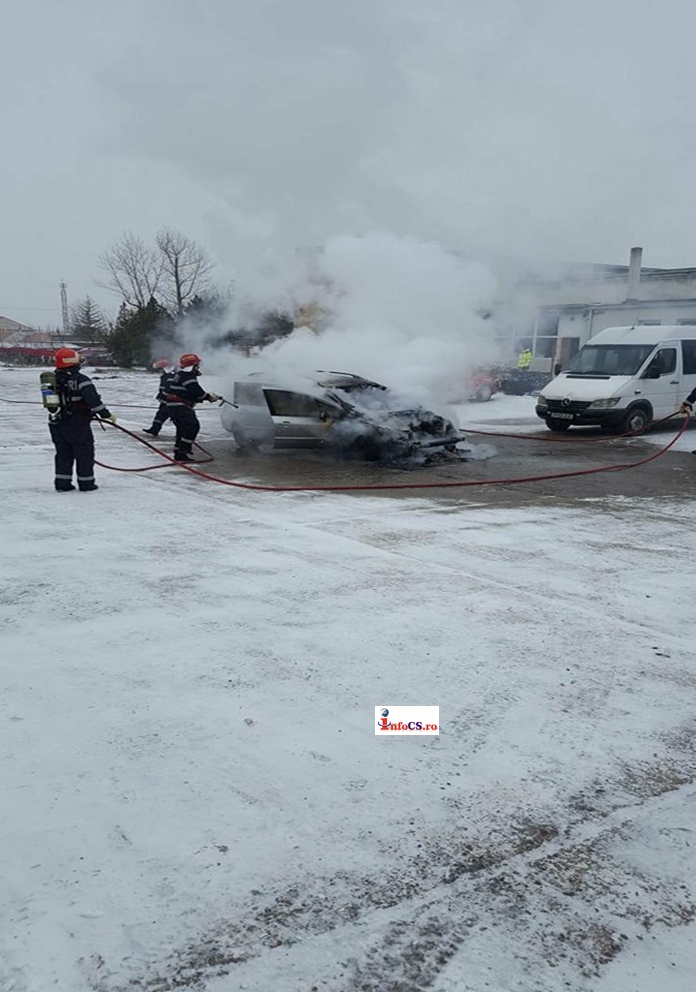 VIDEO Incendiu de maşina la Moldova Noua