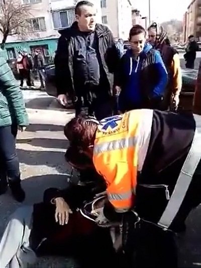 VIDEO Bătrân lovit pe trecerea de pietoni la 50 de m de sediului Poliţiei din Reşita