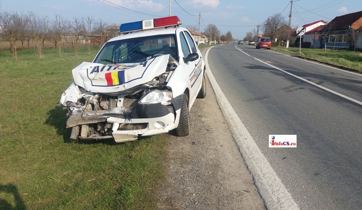 Mașina poliției implicată într-un accident rutier la Gherteniș – Doua politiste ranite VIDEO