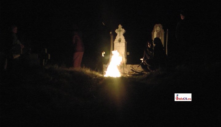 Joii Mari in cimitirul de la Goruia de pe Valea Carasului – Căldură și apă neîncepută de pomana morților VIDEO
