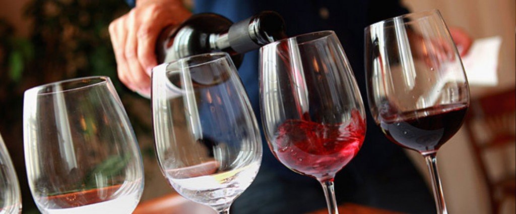 Descoperă secretele somelierilor – Cum se recunoaste un vin bun
