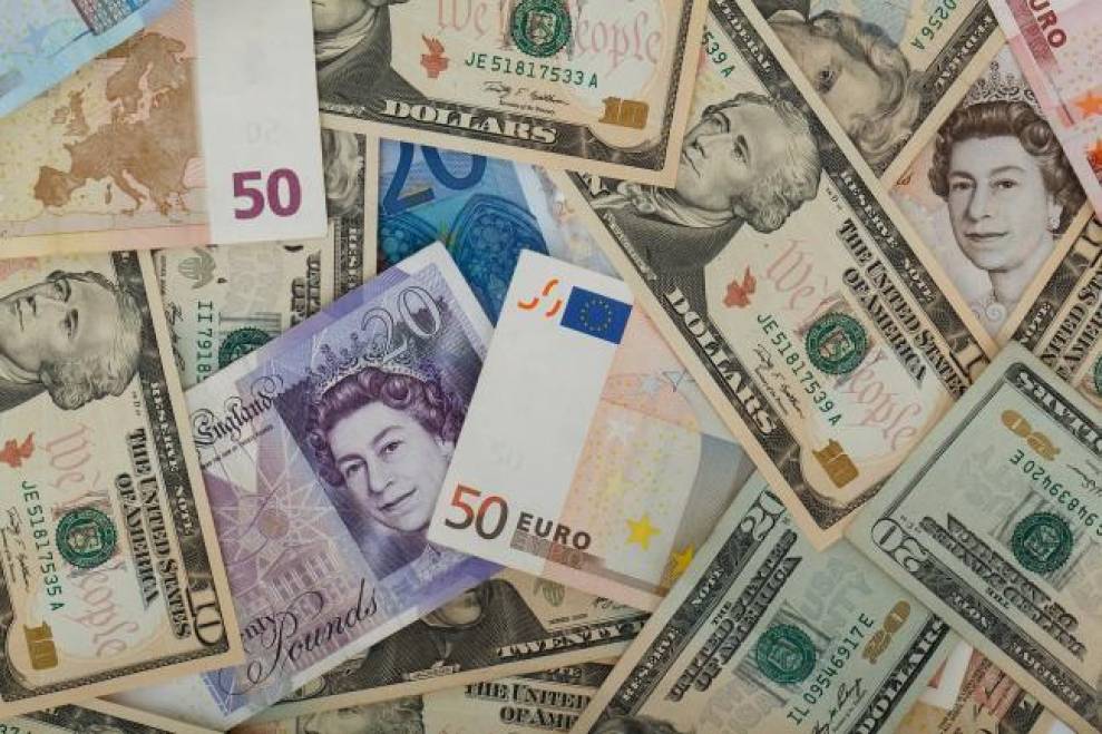 Ce se intampla cu banii? Euro revine la 4,65 lei