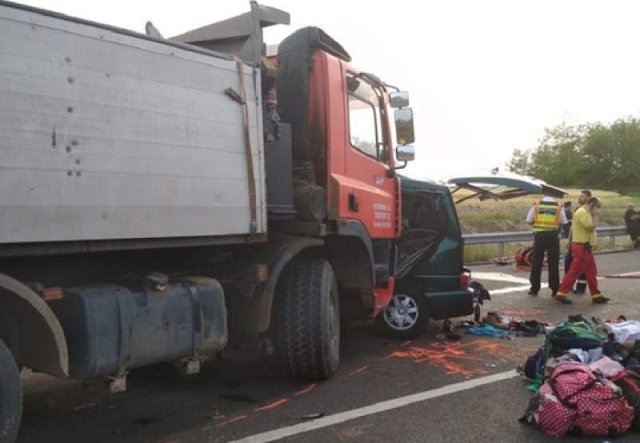 Noua ROMÂNI, MORȚI, în Ungaria intr-un accident cu un microbuz VIDEO