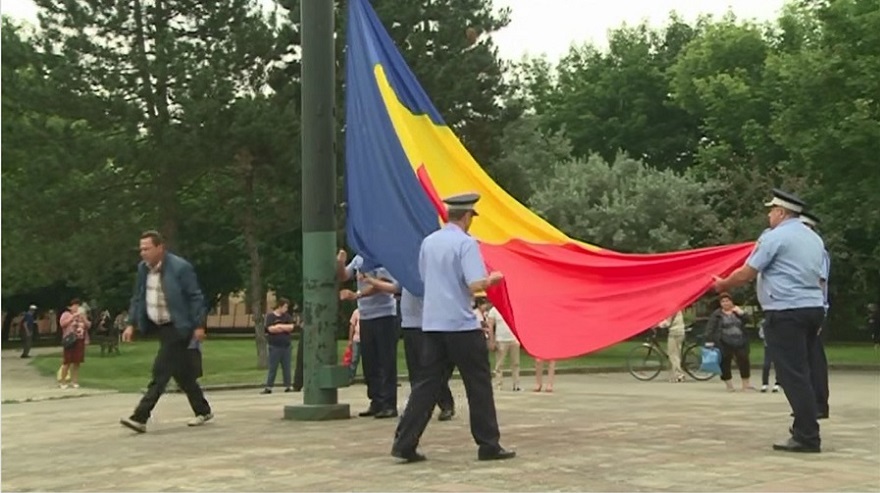 Ziua Drapelului marcată la Reşita de autoritati, dar fara resiteni VIDEO