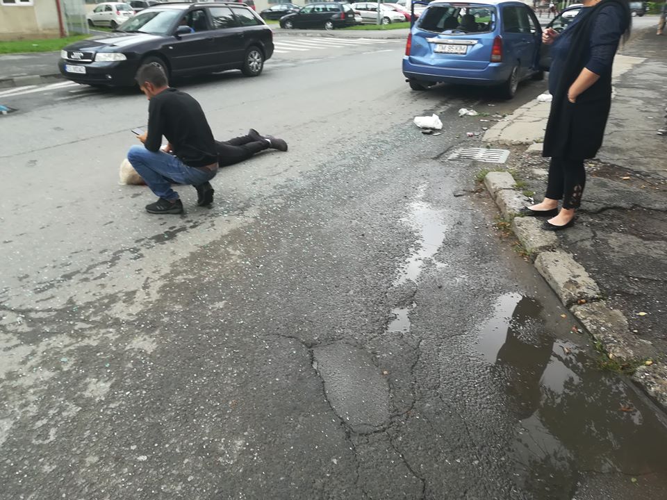 Femeie lovită de autoturism în intersecţia Calea Caransebesului cu Calea Terovei VIDEO