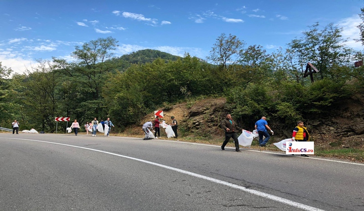 3000 de voluntari au strâns 5000 de saci cu gunoaie şi deşeuri in ziua ,,Lets do it Romania”