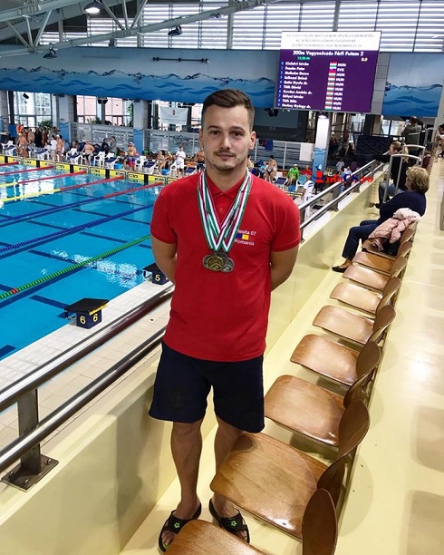 Resiteanul Marian Bogdan a adus la Resita 5 medalii la înot masters la Campionatele Natioanale și Internatinale de Inot Masters ale Ungariei