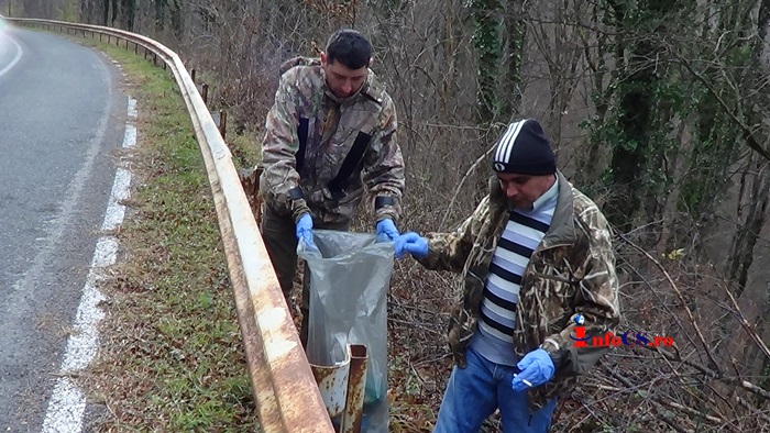 Silvicultorii din Anina au ecologizat marginile DN58 între Anina și Reșița VIDEO
