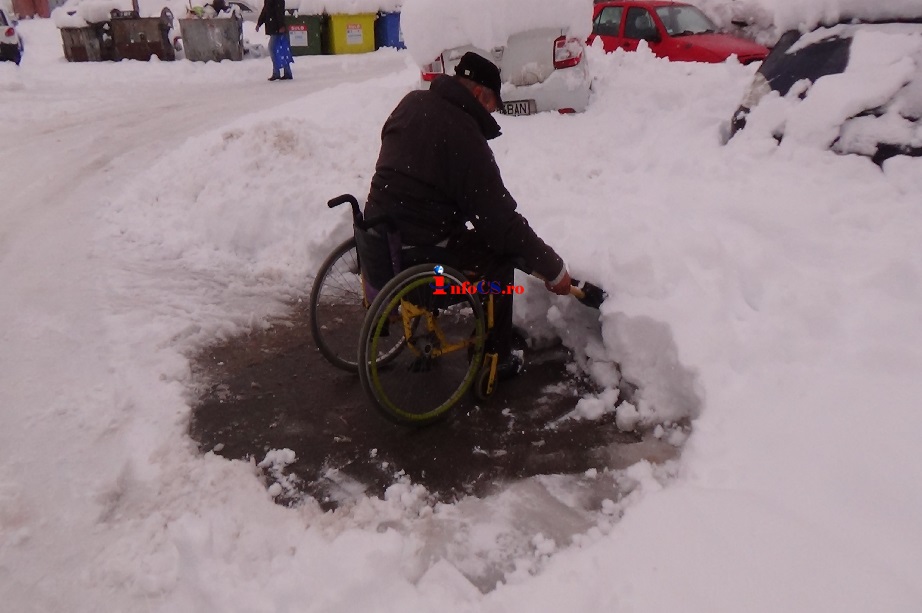 Reşita acoperită de zăpadă – Cod portocaliu – Interventie in forta VIDEO