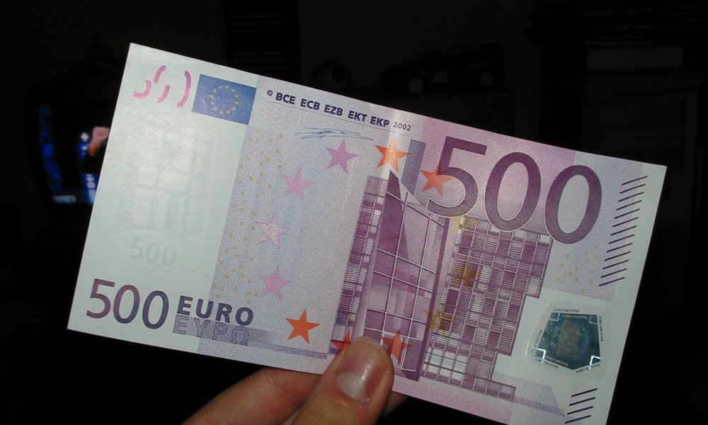 ATENTIE! Ai banconote de 500 de euro? Scapa urgent de ele