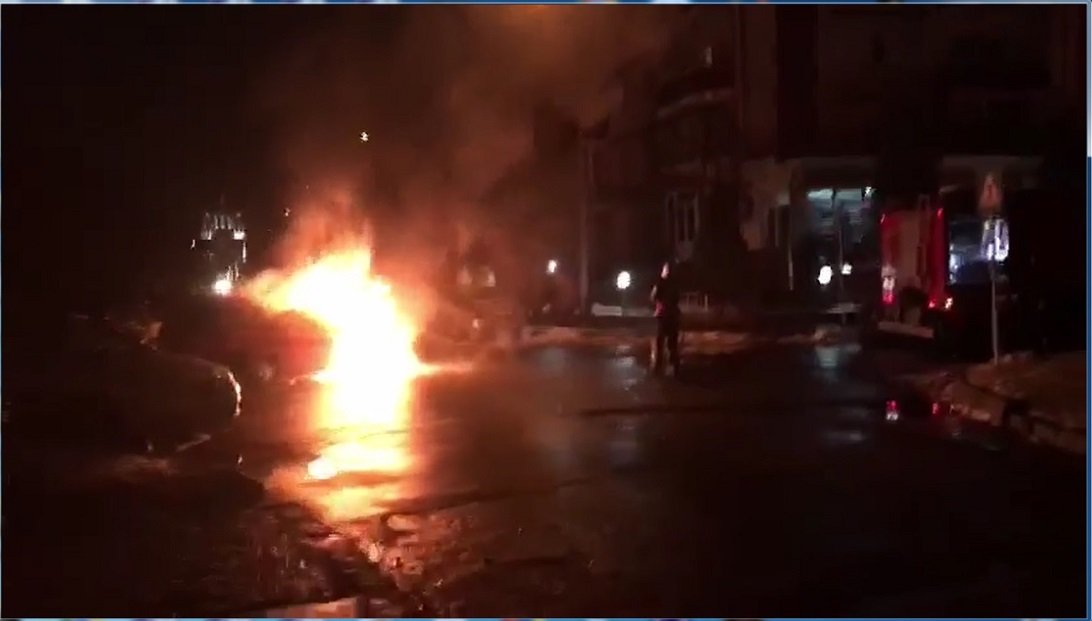 NEWS ALERT UPDATE Incendiu aproape de Renk O masina aluat foc EXCLUSIV VIDEO