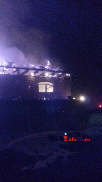 Incendiu în Răcășdia – Trei echipaje de pompieri au stins focul