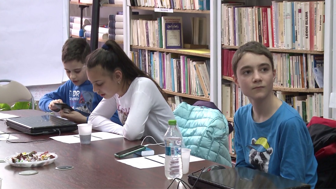 CODE Kids – Copiii fac coding în Biblioteca județeană Paul Iorgovici VIDEO