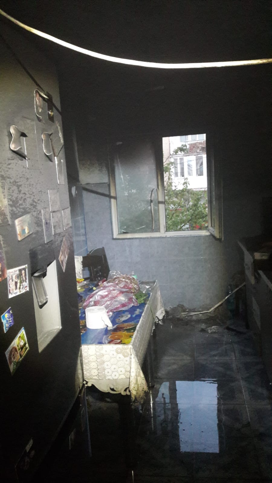 Un apartament a luat foc la Moldova Noua