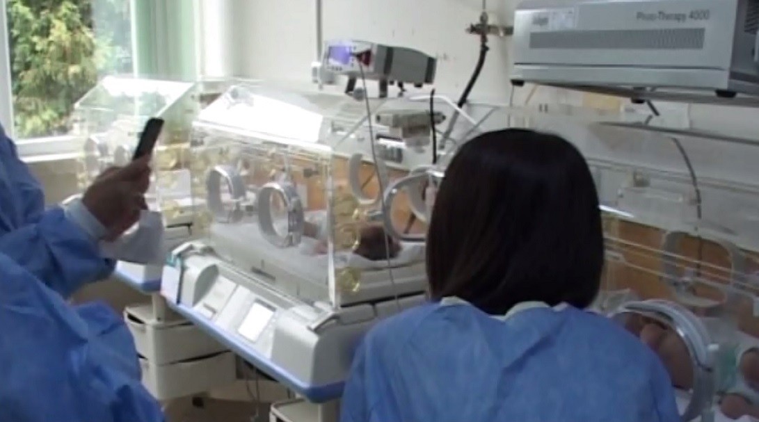 Echipamente medicale vitale donate spitalelor din Resita si Moldova Noua VIDEO