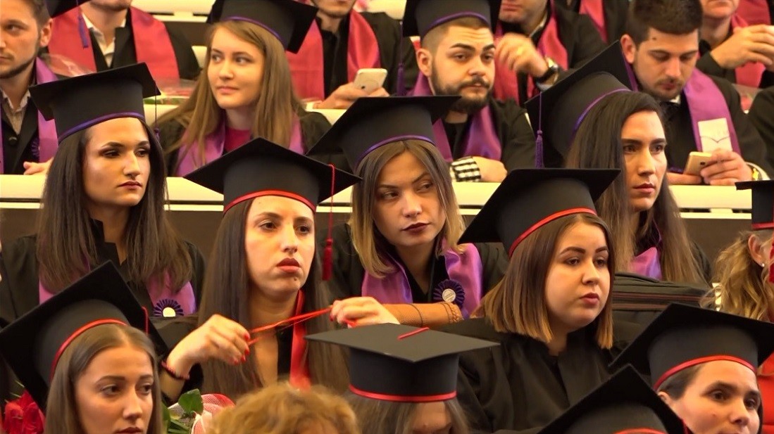 Final de an universitar la Resita cu festivitate de absolvire a promoției 2019 VIDEO