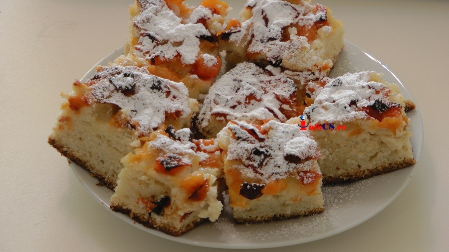 Prăjitură cu cubulete din caise sau fructe şi aluat delicios de unt VIDEO