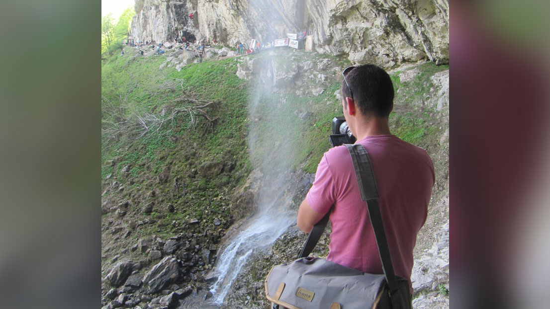 Stiati de spectaculoasa cascadă Vanturatoarea de la Herculane? VIDEO