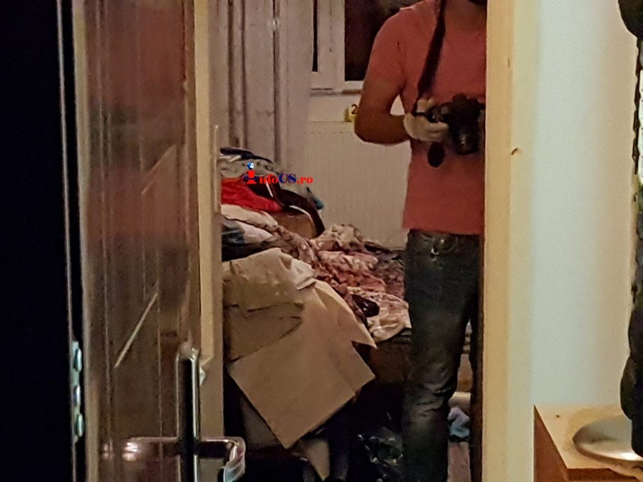 Doi tineri au intrat peste un barbat in casa si l-au talharit VIDEO