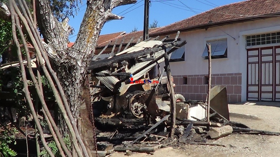 Incendiu provocat intenționat la o gospodărie in Lăpuşnicu Mare VIDEO EXCLUSIV