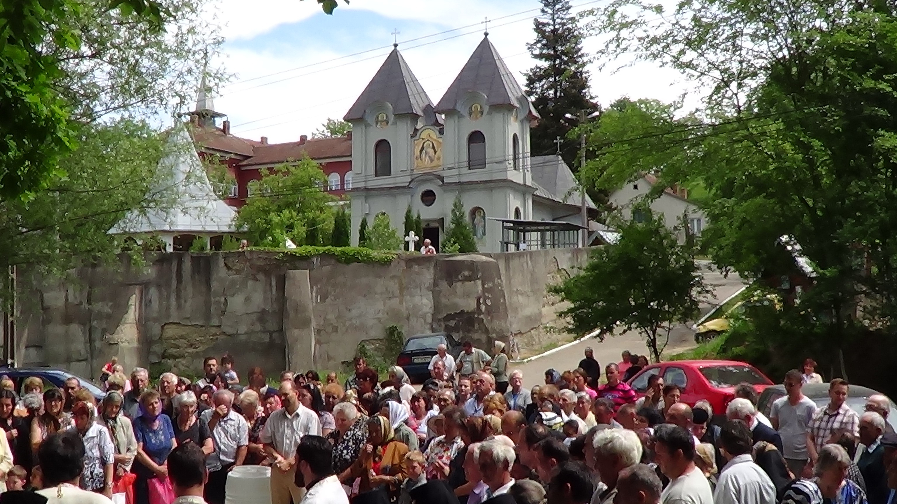 Izvorul Tămăduirii la mănăstirea Bocşa VIDEO
