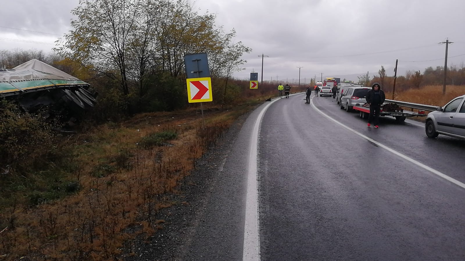 Accident cu tir rasturnat si drum european blocat la Cavaran