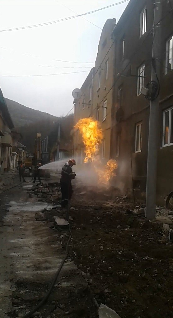 Foc şi panica pe strada Kogalniceanu din Reşita VIDEO
