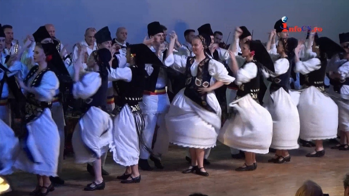 Ansamblul Barzava duce traditia mai departe „În Banat de sărbători“ VIDEO