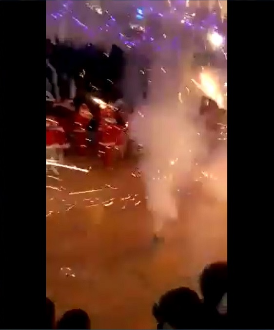 Copii pusi in pericol de artificii VIDEO
