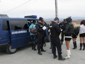 Children's day Erupt bus Razie pe centura Caransebes - Jandarmii au stricat socotelile  ,,insotitoarelor de bord” - InfoCS