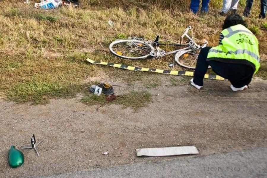 Beat, a cazut in cap de pe bicicleta