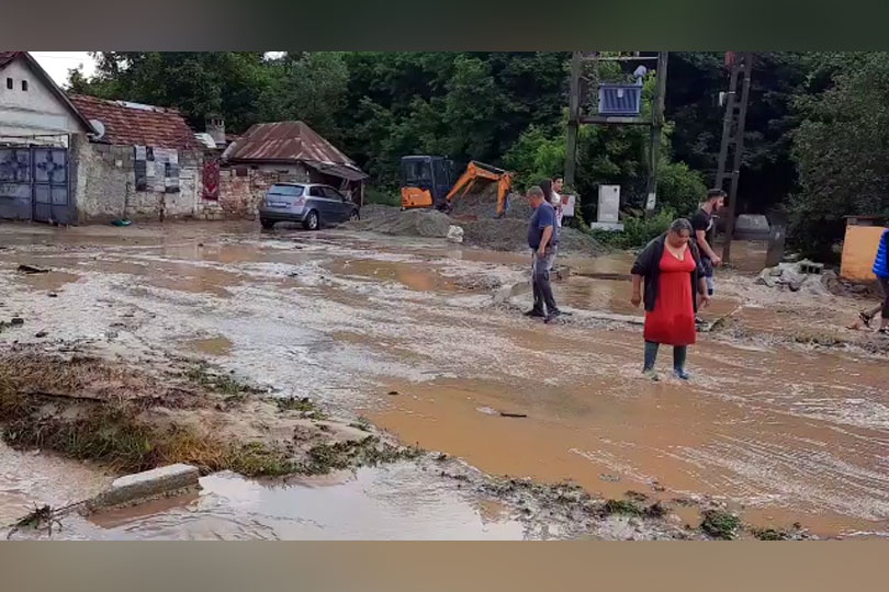 Cod portocaliu de ploaie si inundații, viiturile au facut prapad la Borlova si Glimboca  VIDEO