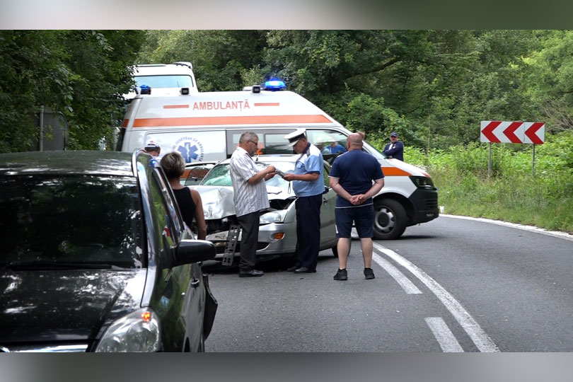 Accident carambol cu 3 masini si 4 victime la Moniom VIDEO