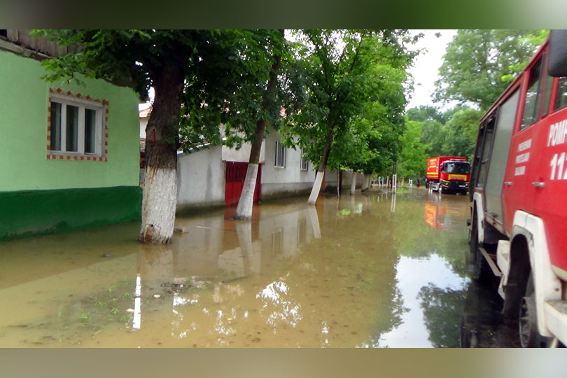 Inundaţii în satul Ghertenis din Caras Severin VIDEO