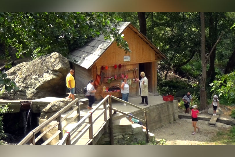 Rudăria – Singura rezervaţie mulinologică din România atrage tot mai multi turisti VIDEO