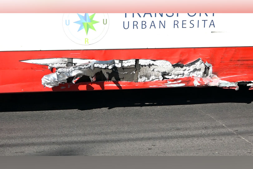 Autobuz cu calatori lovit de un autoturism la Pasajul TMK VIDEO