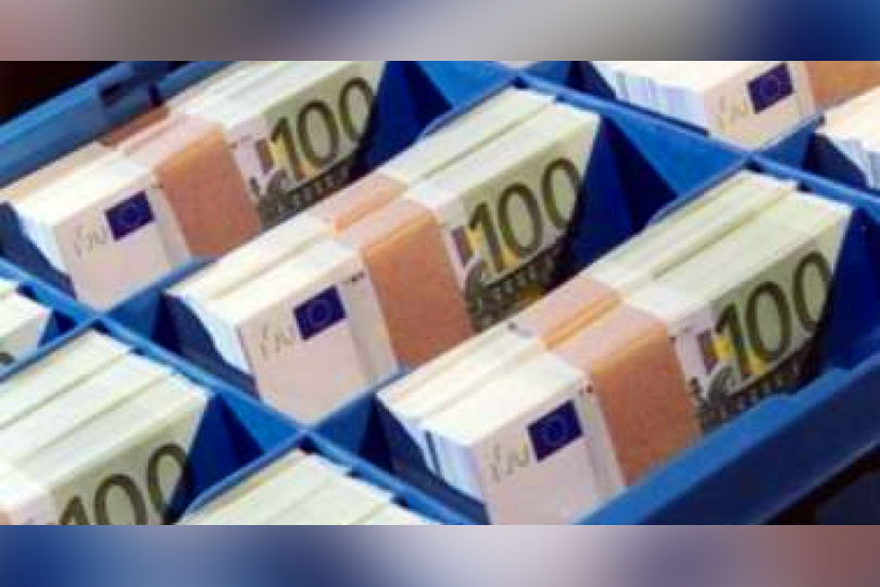 Ce facem cu banii?! Euro stagnează aproape de cursul de vineri