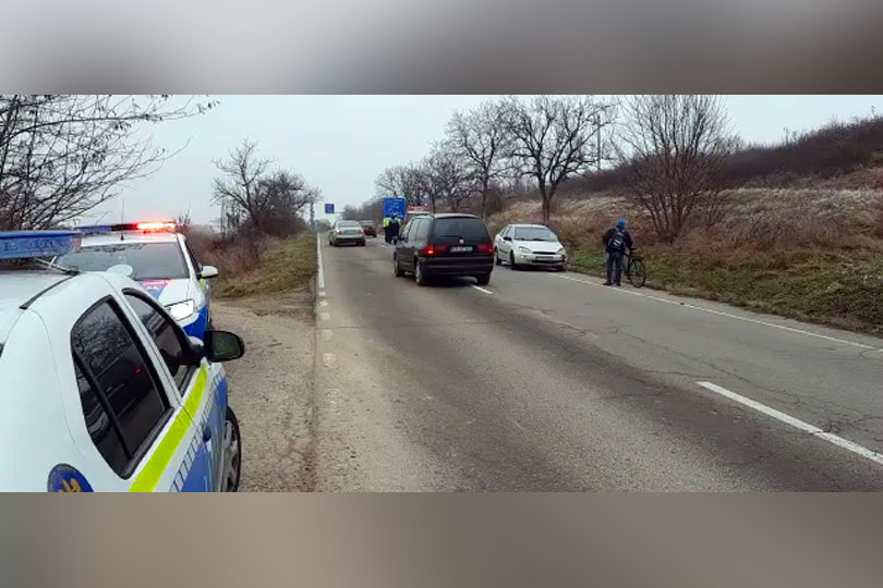 Accident cu doua mașini si o bicicletă la Caransebeș VIDEO