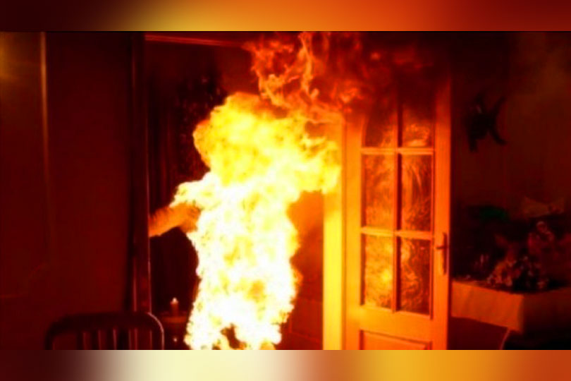 Un barbat din Caransebes si-a dat singur foc in casa