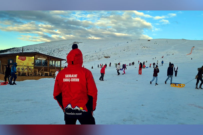 Distracție in zăpada înainte de Revelion pe Semenic și Muntele Mic VIDEO