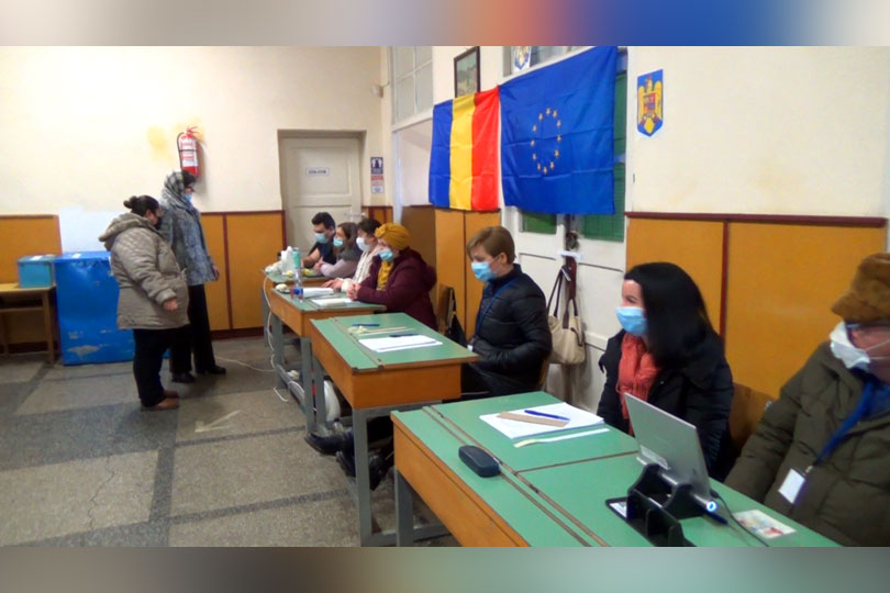 Băleanu sau Chisăliță? La Moldova Nouă cetățenii sunt chemați la urne să își aleagă primarul VIDEO EXCLUSIV