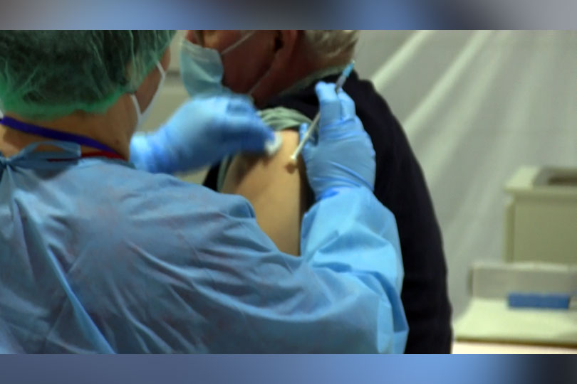 Vaccinarea în centrul din Reșița a început cu stângul – după o zi, a fost sistată  VIDEO