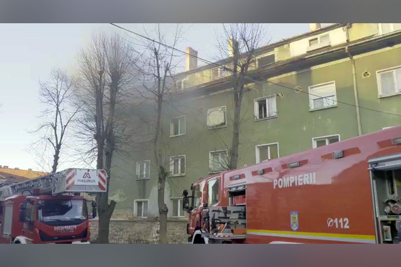 Incendiu de apartament la blocul funcționarilor din Reșița EXCLUSIV VIDEO