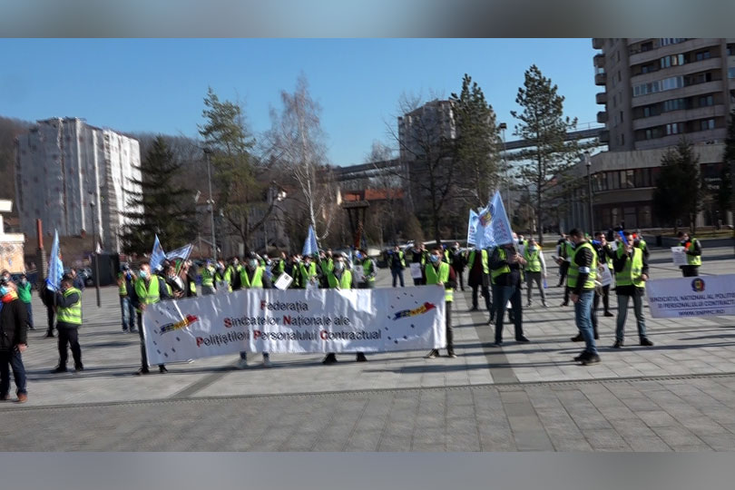 Protestele se țin lanț la Reșița –  membrii confederației Cartel Alfa au ocupat Centrul Civic VIDEO