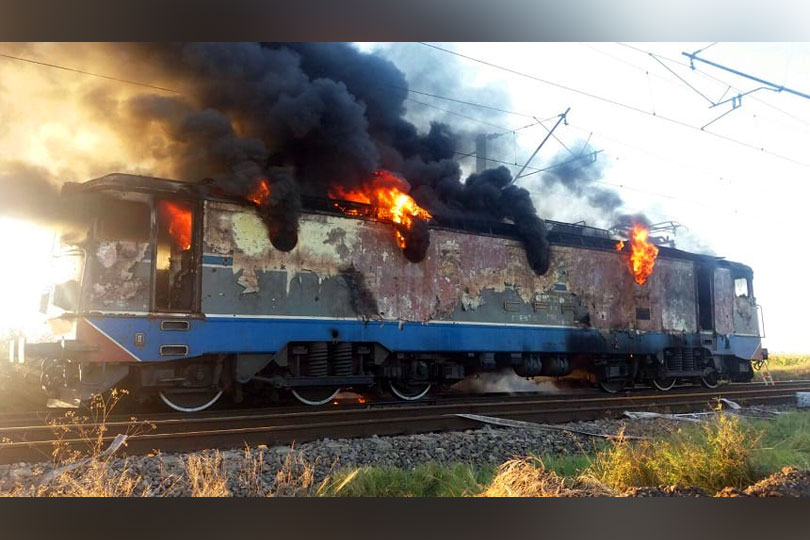 NEWS ALERT Locomotiva in flacari la Domașnea – Circulația oprita intre Orsova si Caransebes