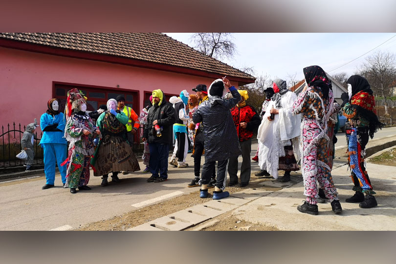 Tradiția este dusă mai departe și în comuna Cărbunari – Fășanc 2021 VIDEO